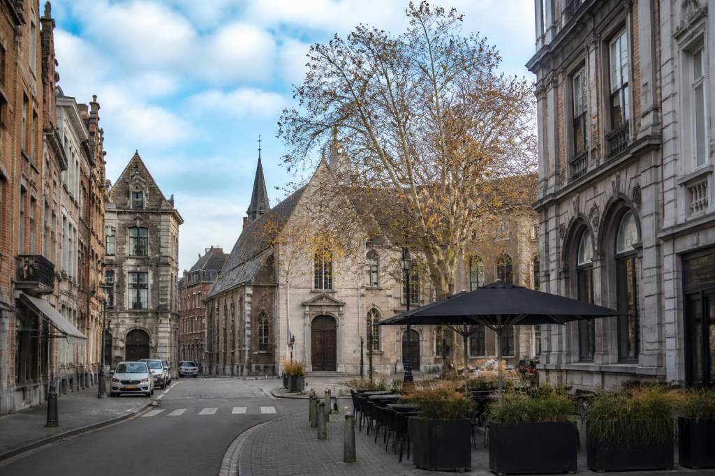 Place saint denis à liège : histoire, patrimoine et bonnes adresses